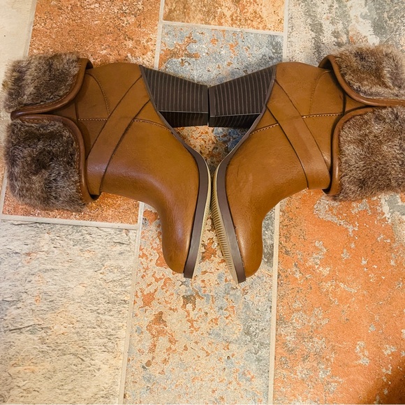 👢NWOB! Fabulous JustFab Fur Topped, Buckle Accents, & Sturdy Heels Ankle Boots! - Picture 4 of 13